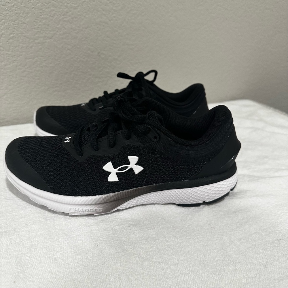 Under Armour Charged Escape 3 Black & White Women’s Size 6 SKU3024913. Preloved - Picture 2 of 12